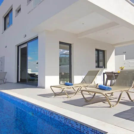 Genesis Holiday home